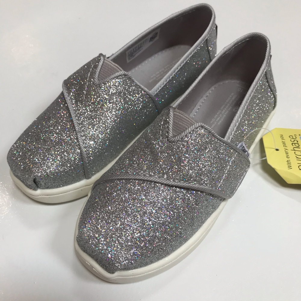 New!  Toms, 10